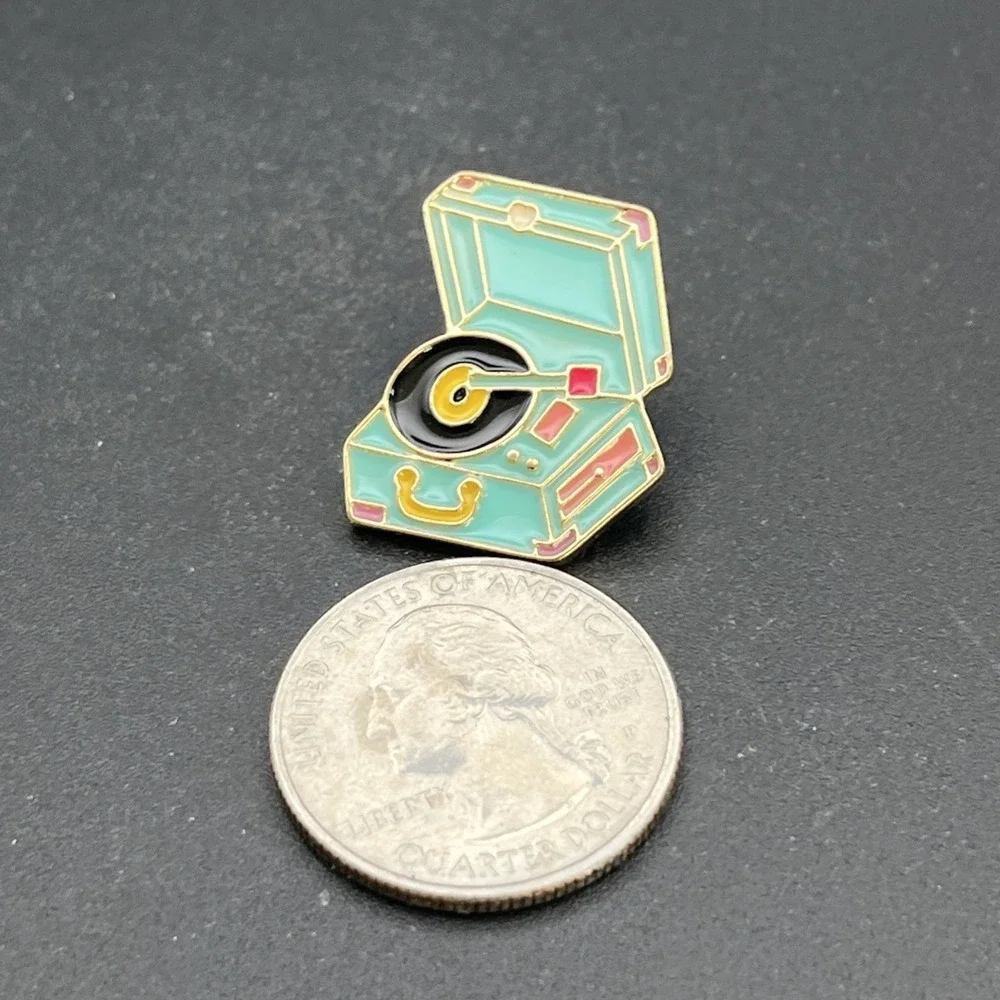 Cartoon Vinyl Record‎ Player Suitcase Lapel Hat Pin